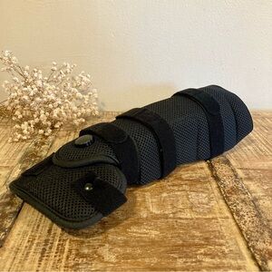 Wrist Splint Neutral Position Stabilizer Universal Fit Iso Preferred Black